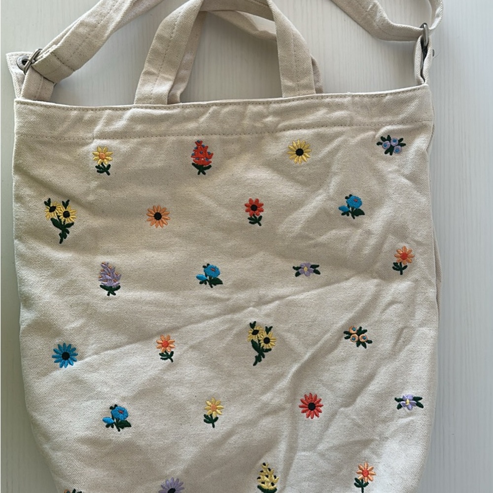 BAGGU Floral Embroidered Cream Tote Bag